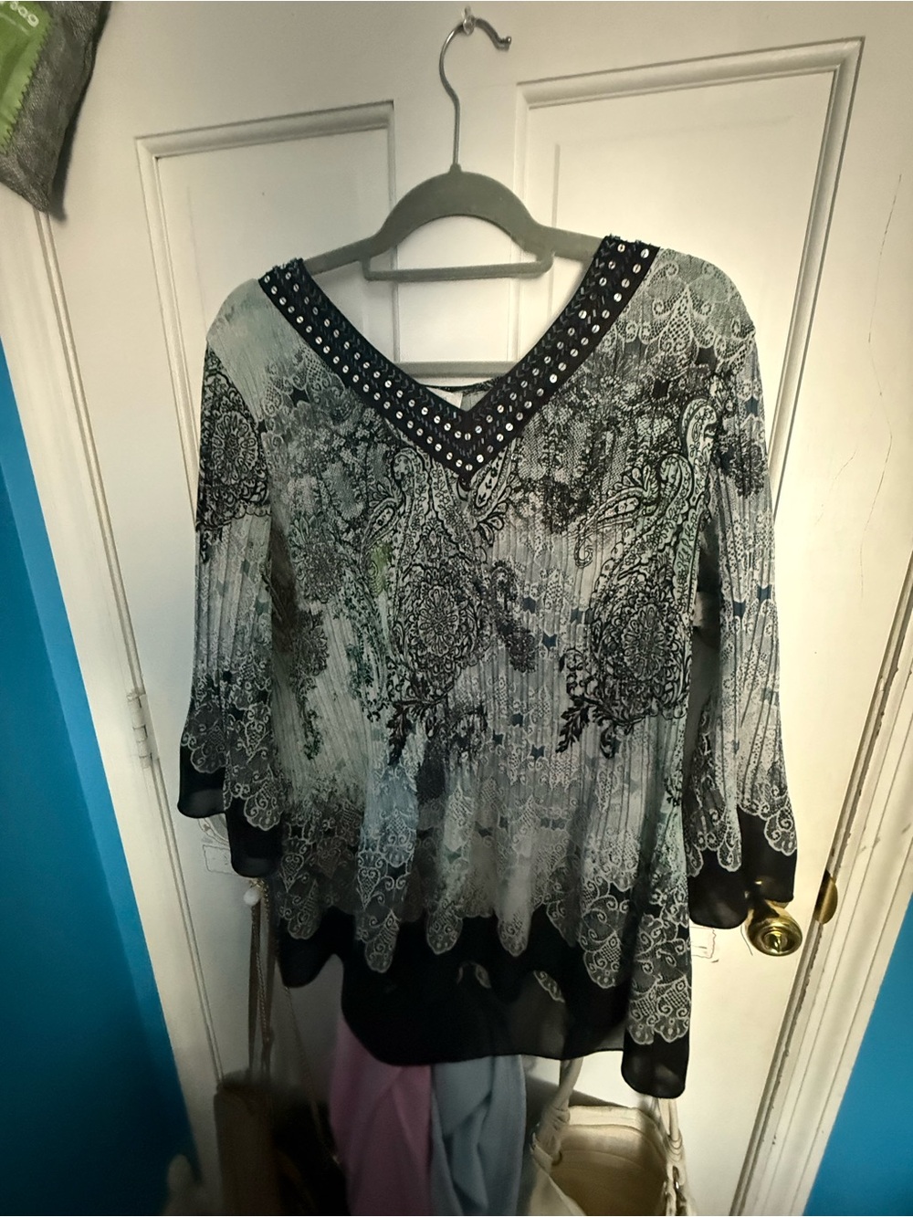 Boho V-Neck Flare Sleeve Printed Women's Top in Black and Gray